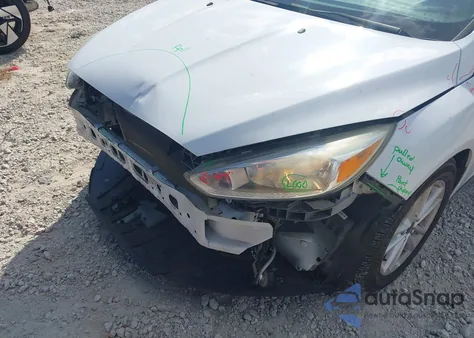 2015 Ford Focus Se z USA, uszkodzony, nr VIN 1FADP3K21FL317795